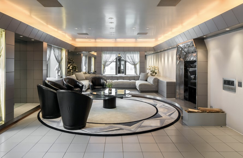 Illustration for article titled You could live in this NYC apartment that looks like a 1960s spaceship